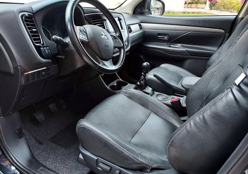 Mitsubishi Outlander • 2015 • 169,999 km 8
