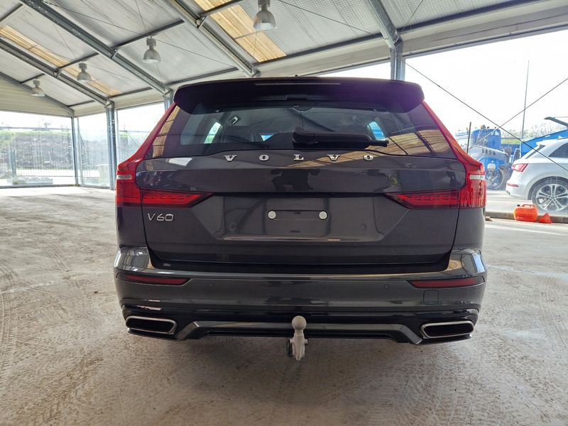 Volvo V60 • 2021 • 60,376 km 4