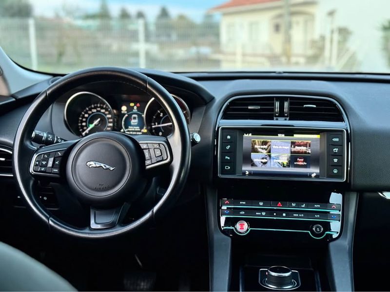 Jaguar F-Pace • 2017 • 180,000 km 7