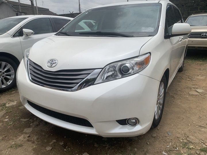 Toyota Sienna • 2016 • 21 km 1