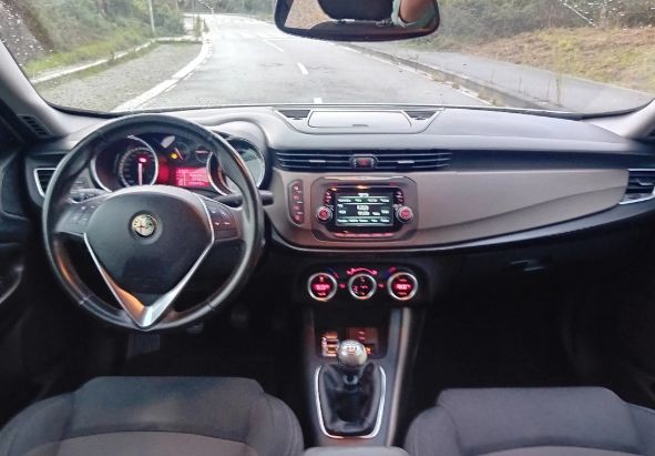 Alfa Romeo Giulietta • 2015 • 118,590 km 3