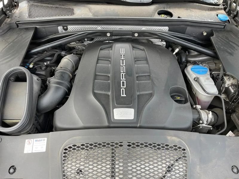 Porsche Macan • 2014 • 193,000 km 9