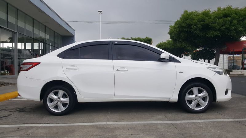 Toyota Yaris • 2014 • 105,000 km 2