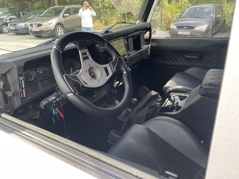 Land Rover Defender • 2005 • 135,000 km 10