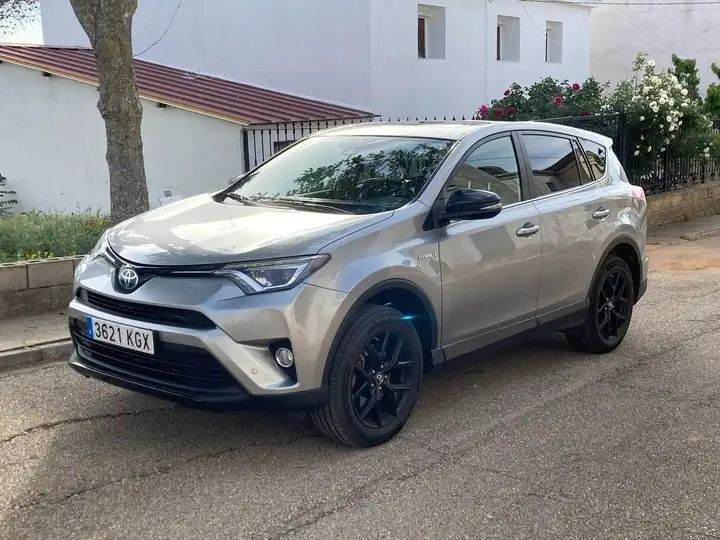 Toyota RAV4 • 2018 • 190,000 km 3