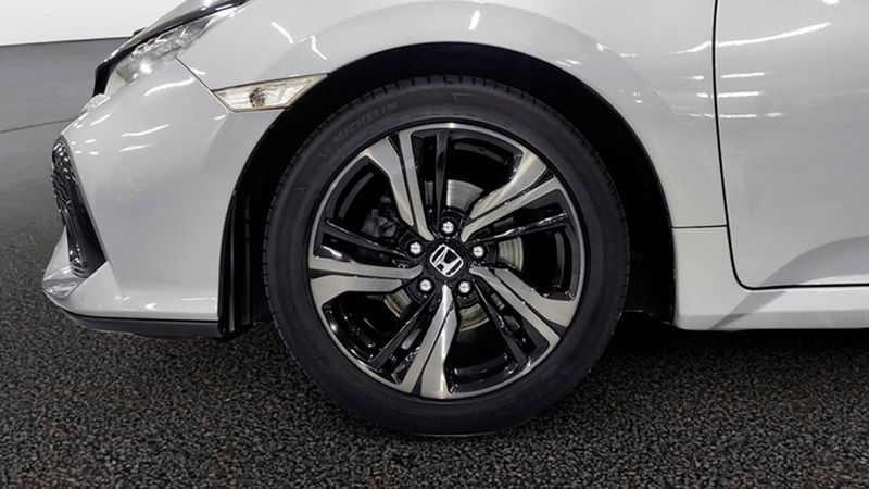 Honda Civic • 2019 • 23,523 km 13