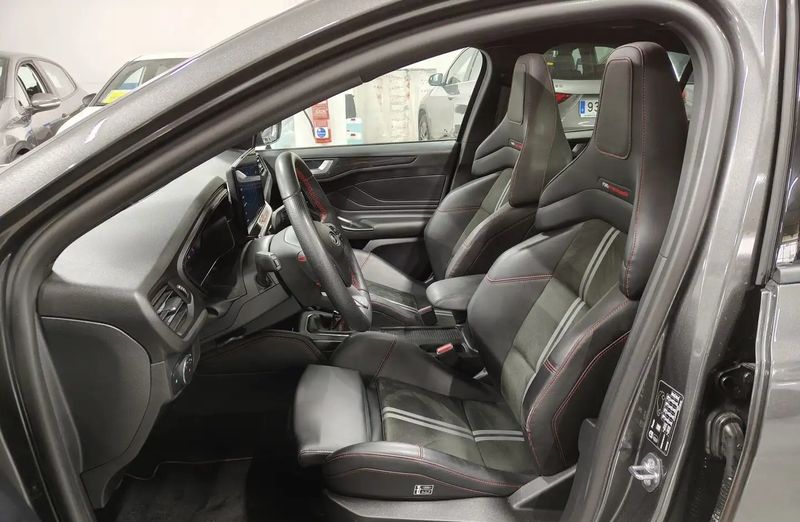 Ford Focus • 2023 • 32,223 km 9
