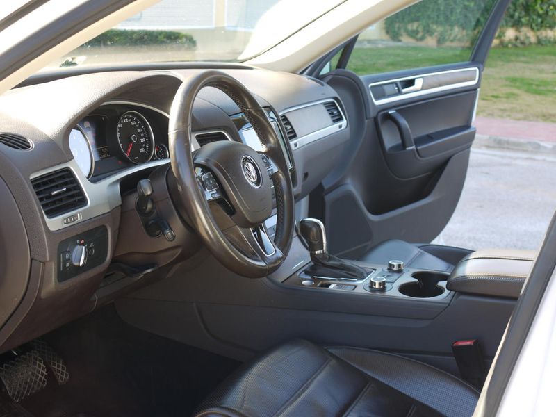 Volkswagen Touareg • 2012 • 215,000 km 9