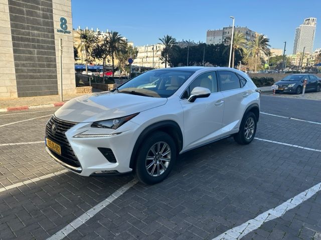 Lexus NX • 2020 • 61,000 km 5