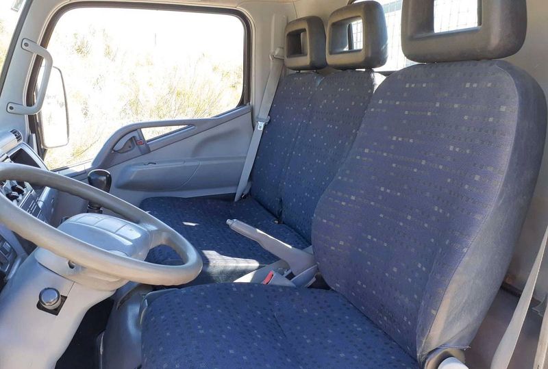 Mitsubishi Fuso canter • 2007 • 180,000 km 6