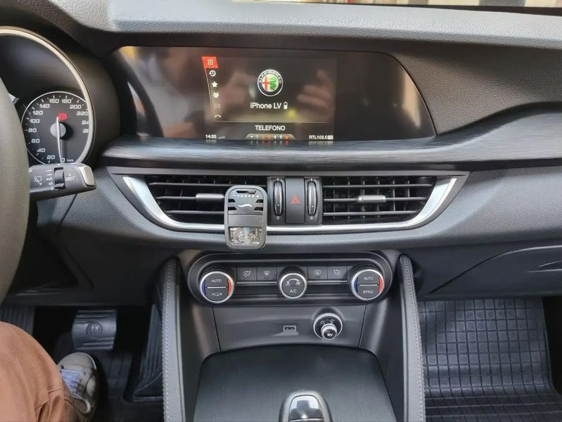 Alfa Romeo Stelvio • 2018 • 45,500 km 5