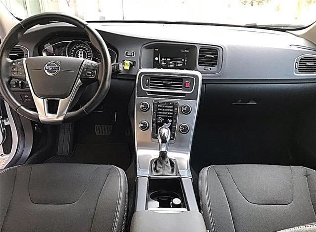 Volvo V60 • 2014 • 129,000 km 6