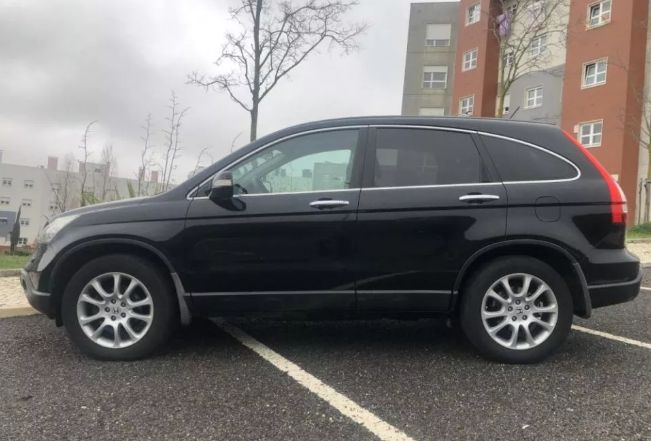 Honda CR-V • 2008 • 230,000 km 4