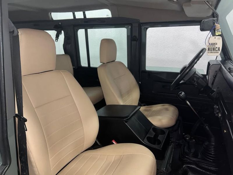 Land Rover Defender • 2000 • 236,725 km 7