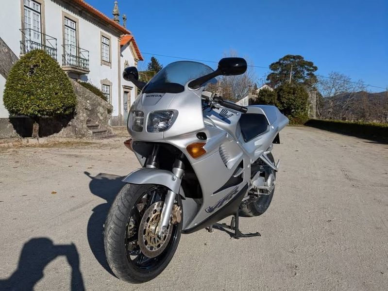 Honda cbr-1000rr • 1997 • 33,000 km 1