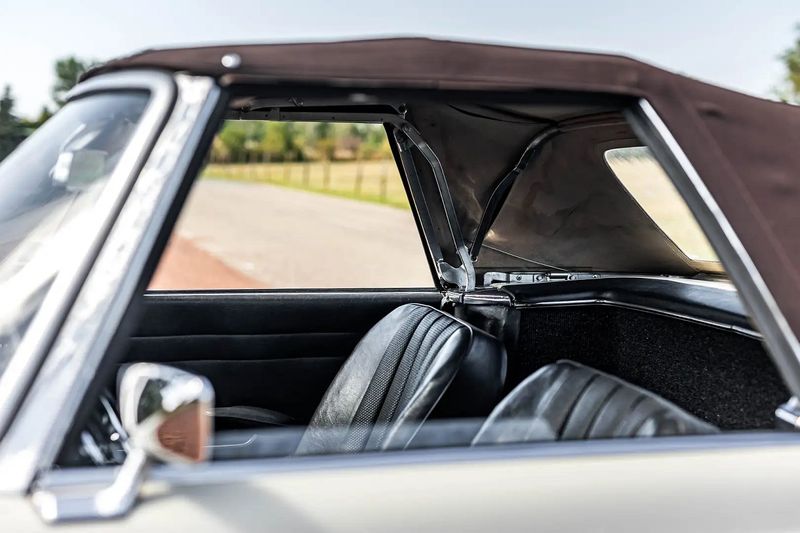 Mercedes-Benz SL • 1965 • 45,000 km 9