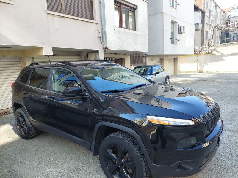 Jeep Cherokee • 2016 • 235,000 km 1