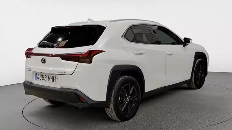 Lexus UX • 2023 • 68,000 km 4
