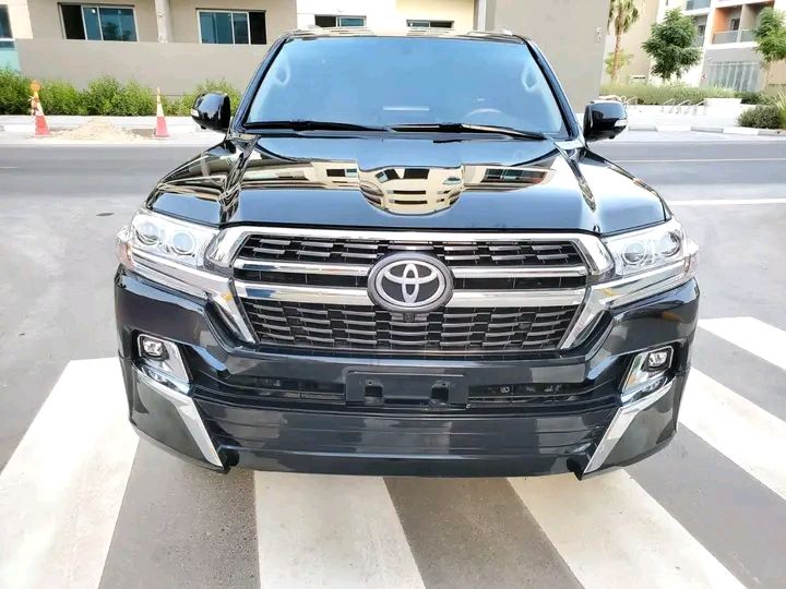 Toyota Land Cruiser • 2018 • 45 km 1