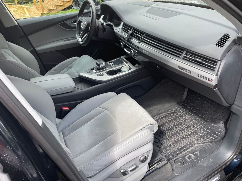 Audi Q7 • 2017 • 87,000 km 5