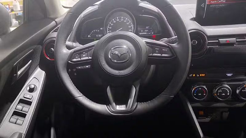 Mazda 2 • 2024 • 9,000 km 7