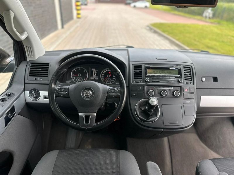 Volkswagen T5 • 2010 • 235,000 km 10