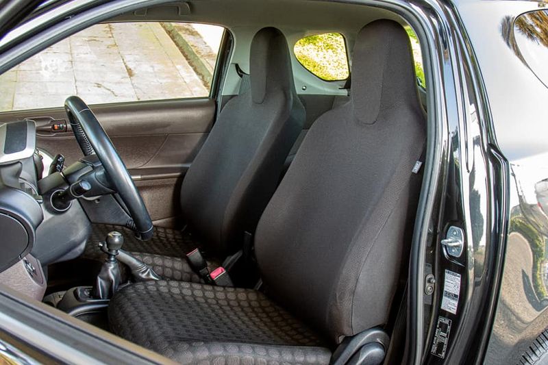 Toyota Vitz • 2009 • 81,000 km 9