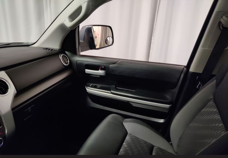 Toyota Tundra • 2020 • 72,000 km 4
