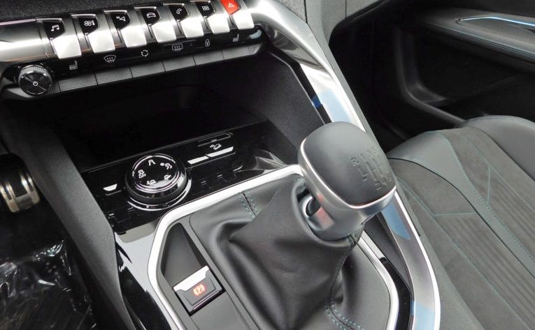 Peugeot 3008 • 2018 • 121,000 km 2