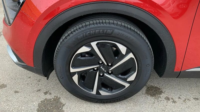 Kia Sportage • 2023 • 17,531 km 4