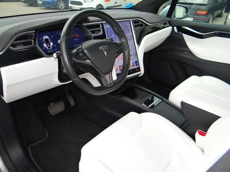 Tesla Model X • 2017 • 99,000 km 9