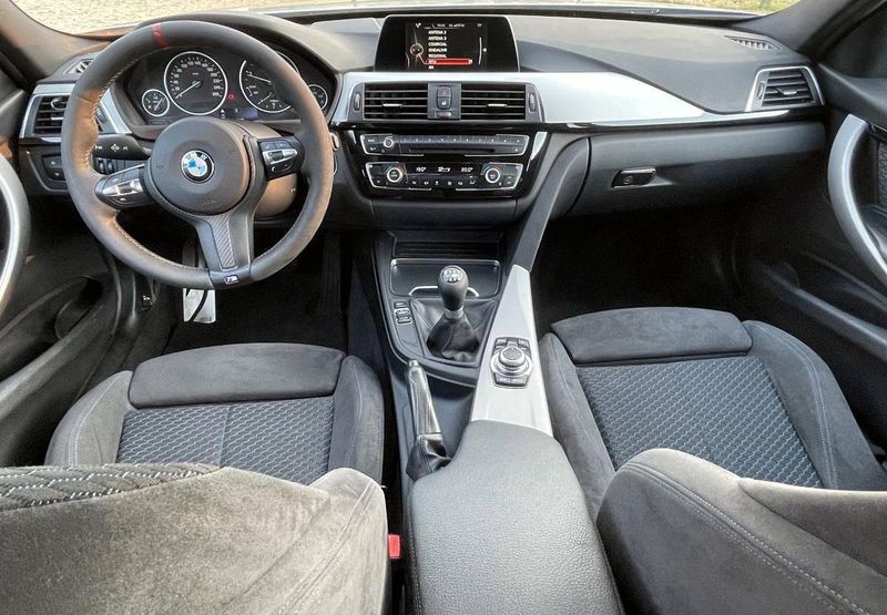 BMW 3 Series • 2015 • 249,999 km 3