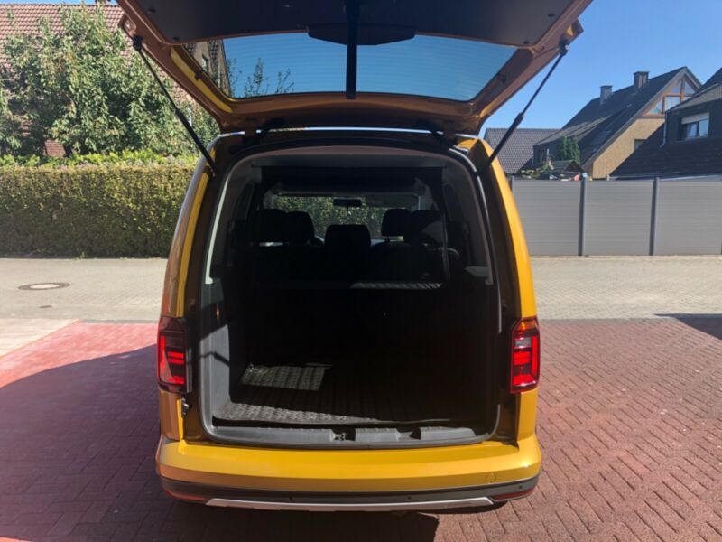 Volkswagen Caddy • 2018 • 53,990 km 6