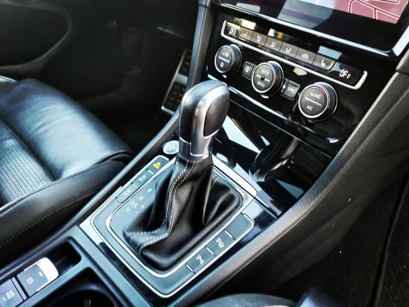 Volkswagen Golf • 2017 • 60,000 km 3