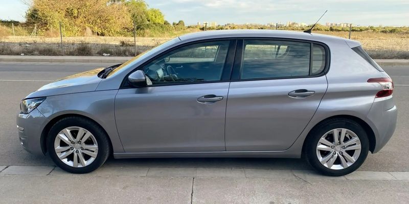 Peugeot 308 • 2014 • 140,000 km 3