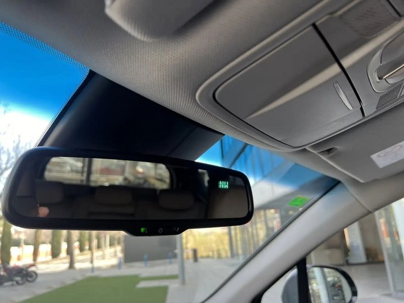 Hyundai Santa Fe • 2019 • 19,200 km 10