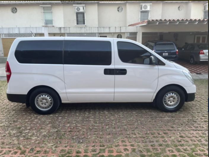 Hyundai H1 • 2017 • 140,000 km 4
