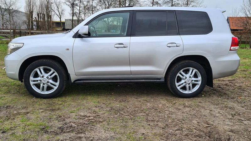 Toyota Land Cruiser • 2008 • 274,000 km 2