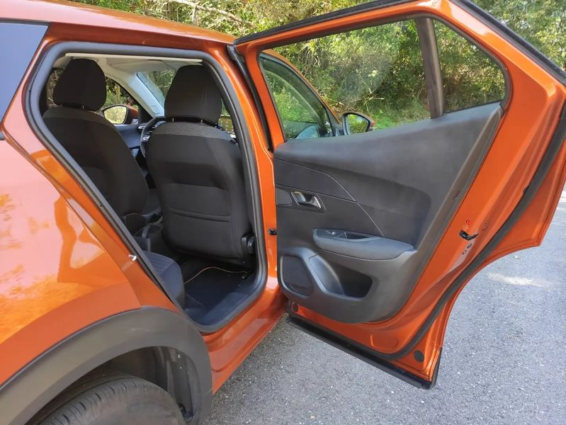 Peugeot 2008 • 2021 • 37,850 km 5