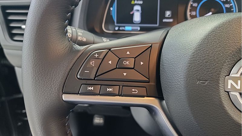 Nissan Leaf • 2024 • 2,276 km 12