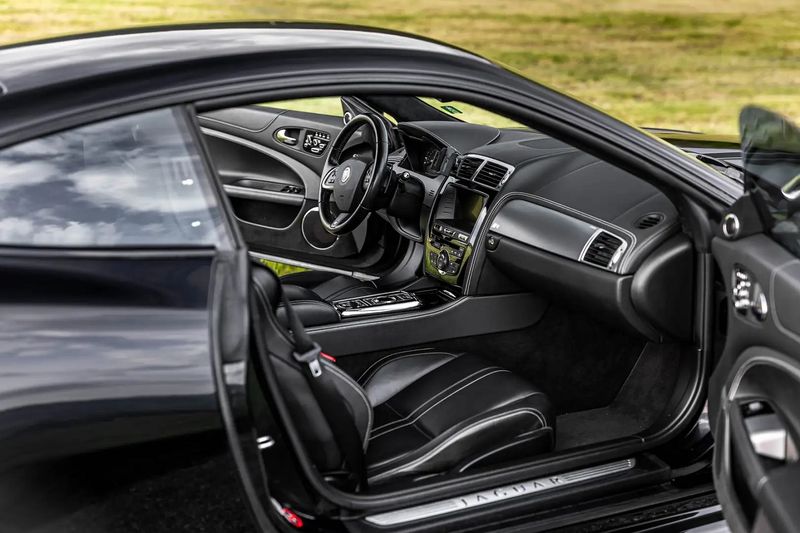 Jaguar XKR • 2012 • 89,500 km 5