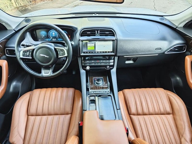 Jaguar F-Pace • 2017 • 69,500 km 6