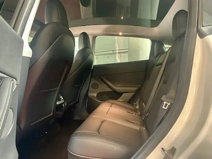 Tesla Model Y • 2022 • 10,700 km 5