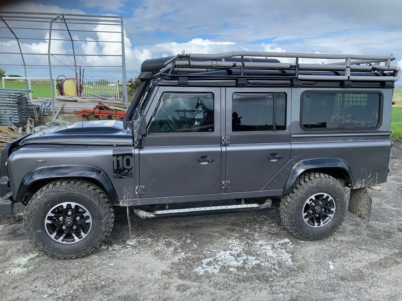 Land Rover Defender • 2016 • 17,000 km 10