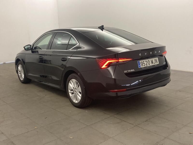 Škoda Octavia • 2023 • 78,186 km 3