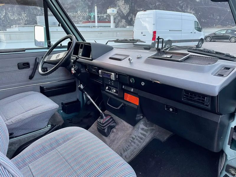 Volkswagen T4 • 1989 • 128,000 km 11
