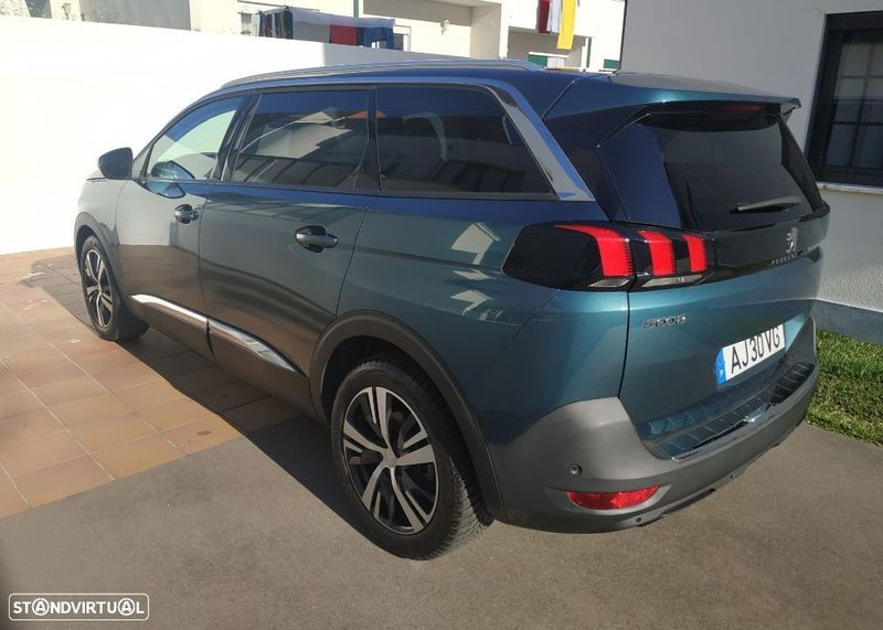 Peugeot 5008 • 2017 • 141,000 km 2