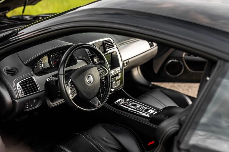 Jaguar XKR • 2012 • 89,500 km 3