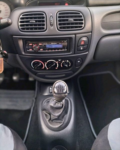 Renault Mégane • 2002 • 249,999 km 10