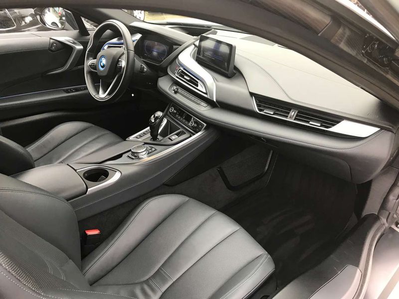 BMW i8 • 2014 • 82,900 km 2